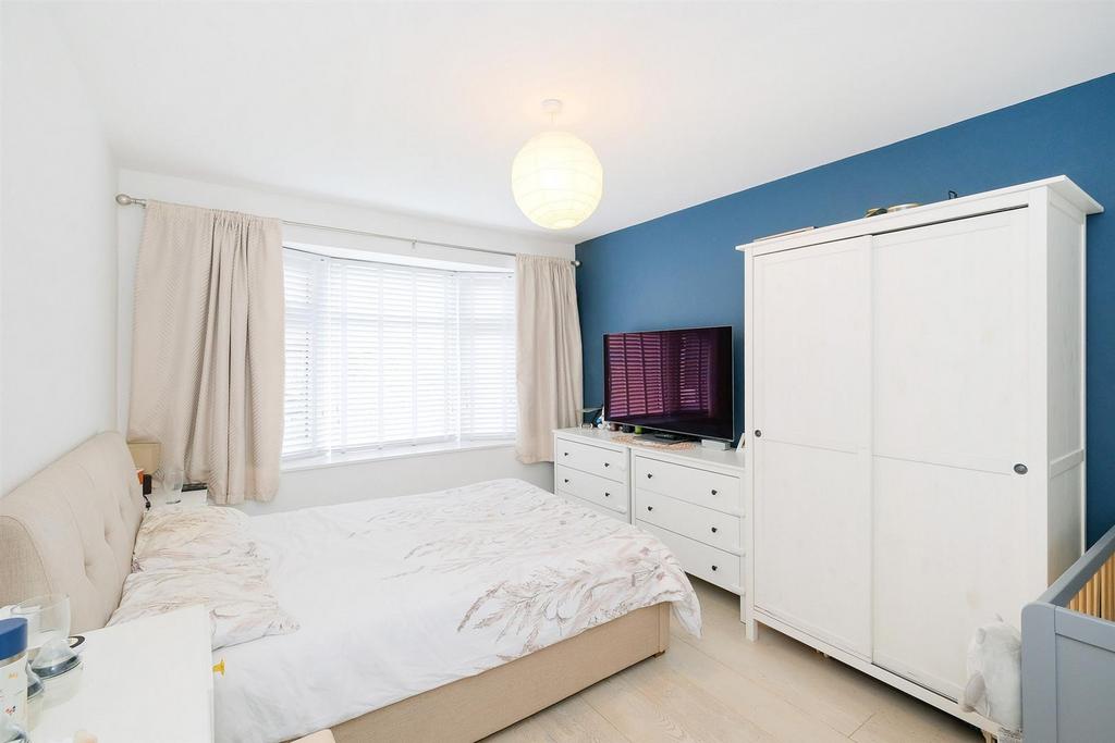 16 Chase Gardens-3 resized.jpg