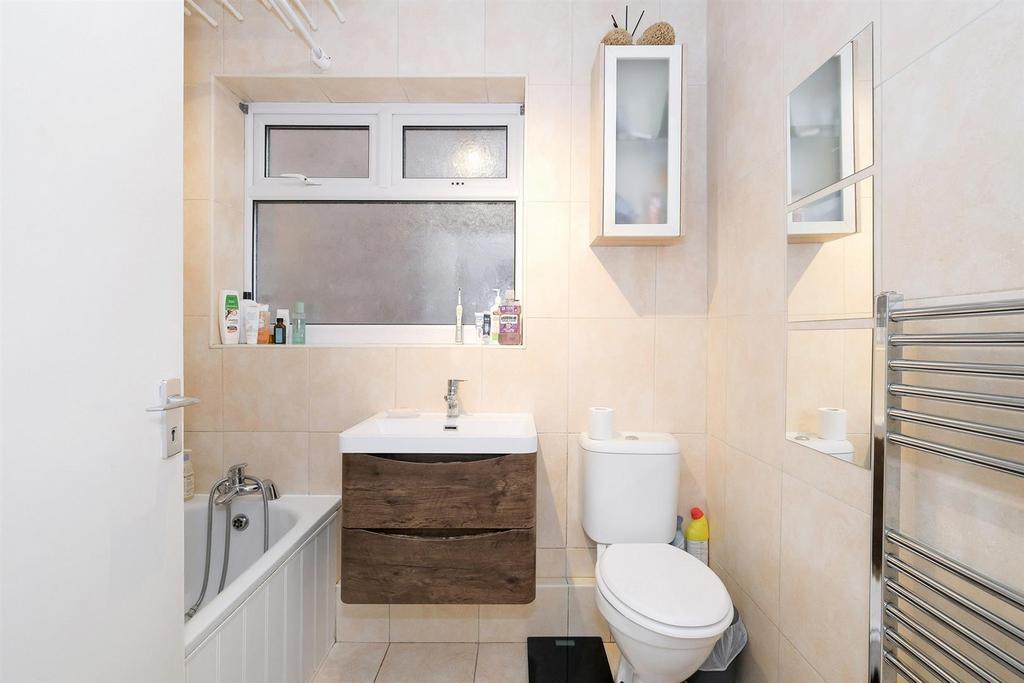 16 Chase Gardens-5 resized.jpg