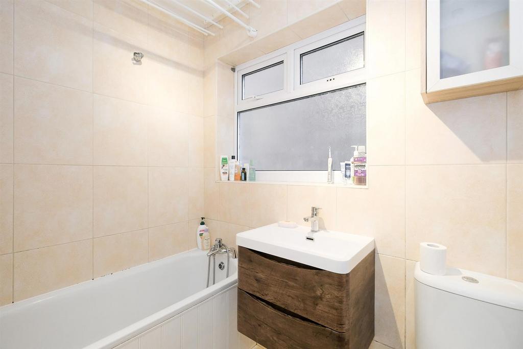 16 Chase Gardens-6 resized.jpg