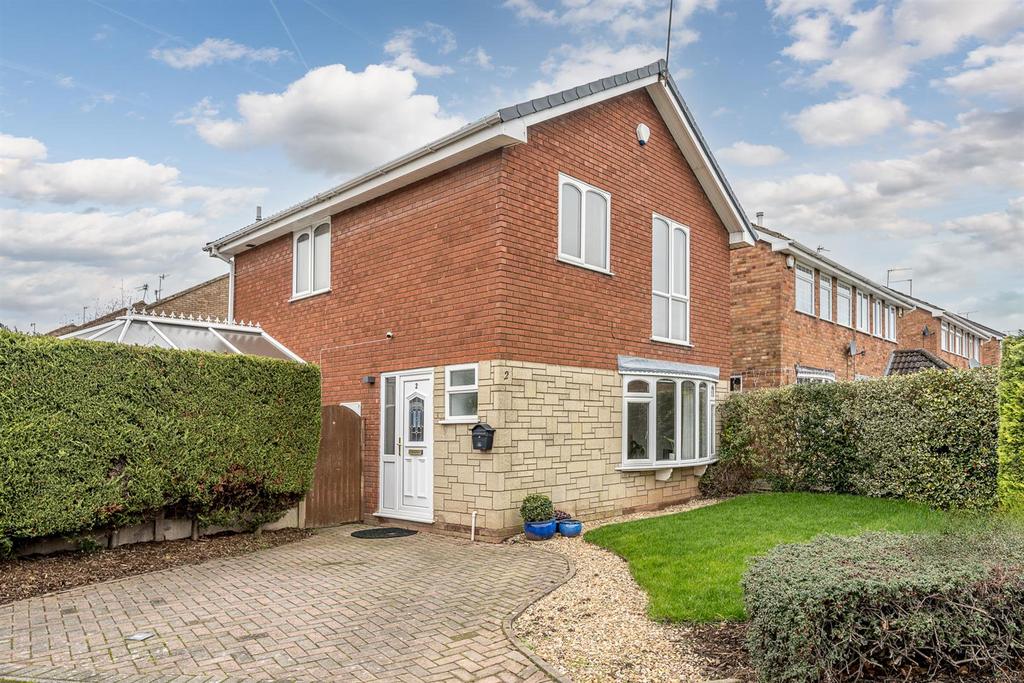 Redruth Close, Kingswinford, DY6 7RL 3 bed detached house for sale £