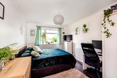 19 High Point, London, SE9 3PA