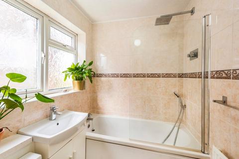 19 High Point, London, SE9 3PA