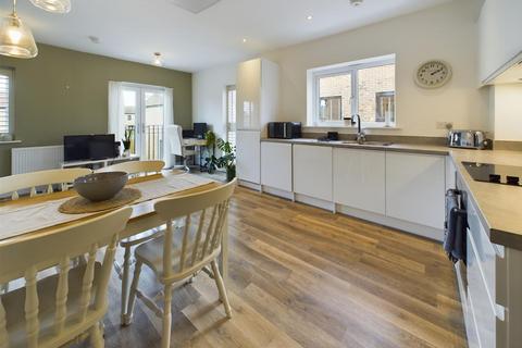 2 bedroom flat to rent, Wratislaw Road, Combe Down, Bath