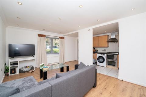 2 bedroom property to rent, Windmill Road, Slough SL1