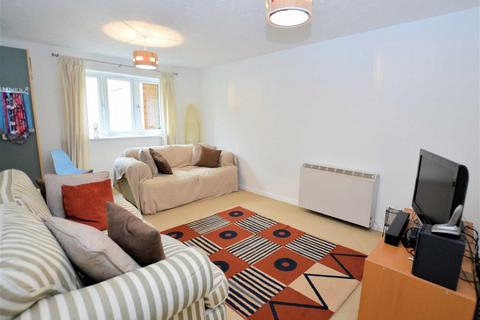 2 bedroom flat to rent, Woodland Grove, Epping