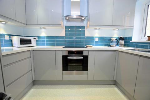 2 bedroom flat to rent, Woodland Grove, Epping