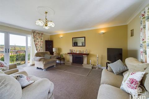 4 bedroom detached house for sale, Forest Road, Milkwall