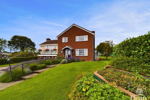 4 bedroom detached house for sale, Forest Road, Milkwall