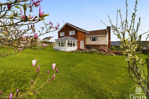 4 bedroom detached house for sale, Forest Road, Milkwall