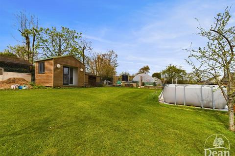 4 bedroom detached house for sale, Forest Road, Milkwall