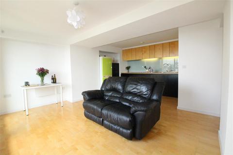 2 bedroom flat for sale, The Avenue, Leeds