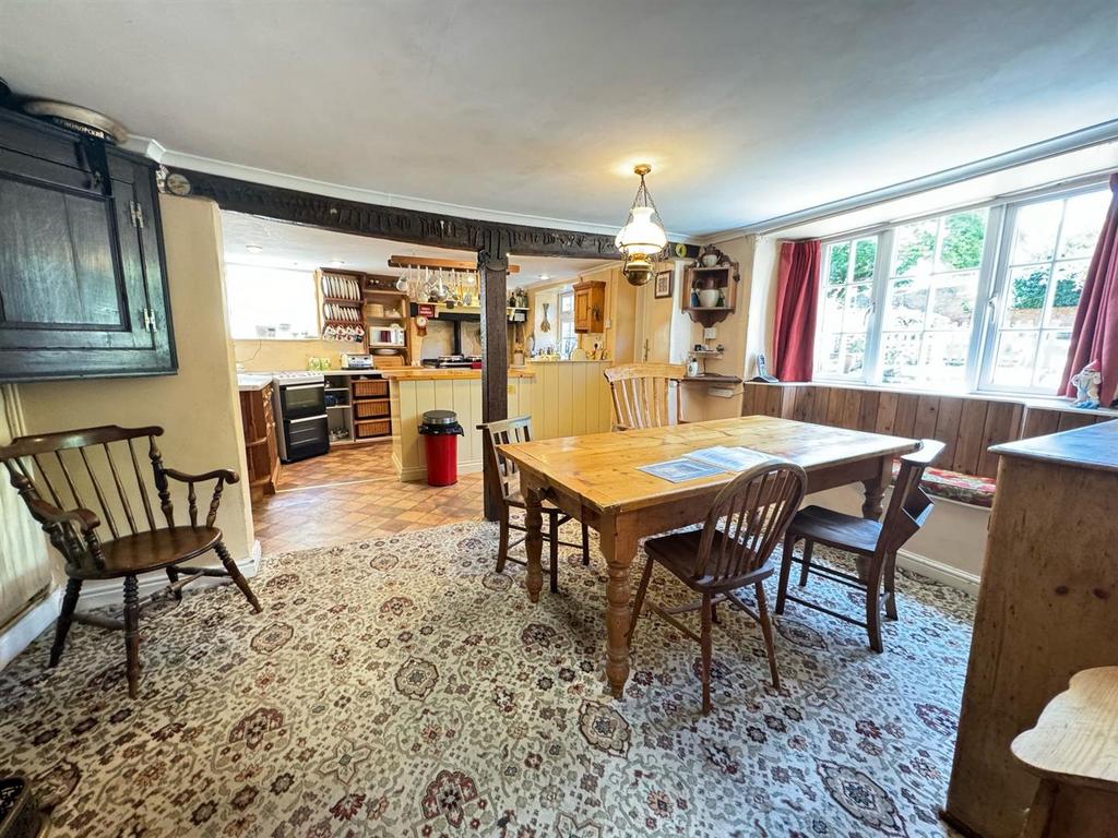 Kitchen/ Dining