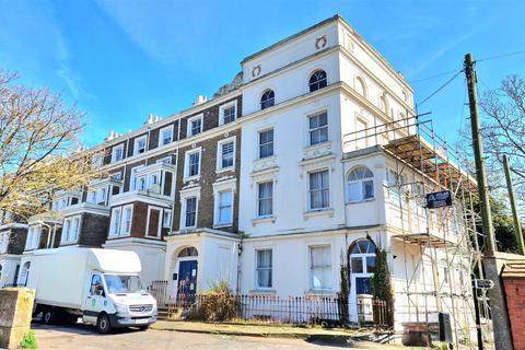 2 bedroom flat to rent, Pegwell Road, Ramsgate