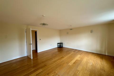 2 bedroom flat to rent, Tilbury Close, Pinner HA5