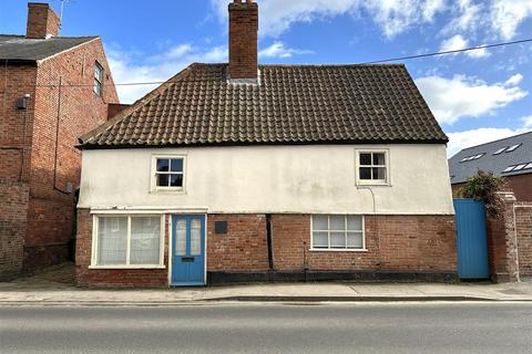 4 bedroom cottage for sale, Millgate. Newark