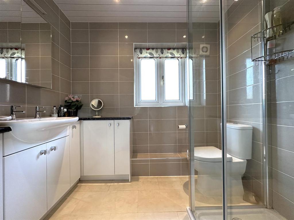 Modern First Floor Shower Room 555