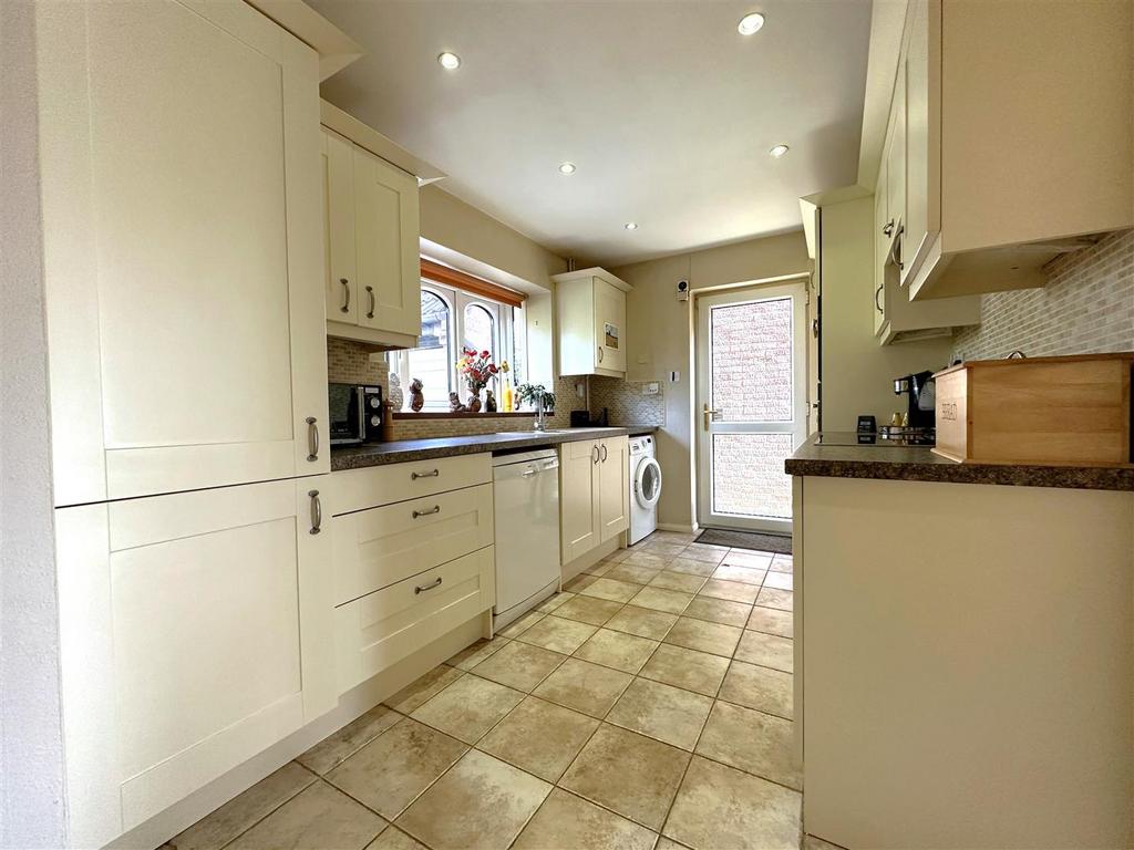 Contemporary Kitchen 585