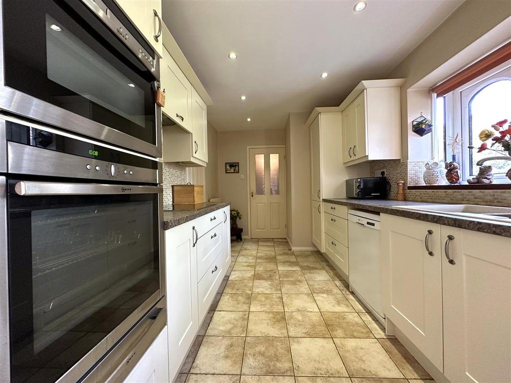 Modern Kitchen 578