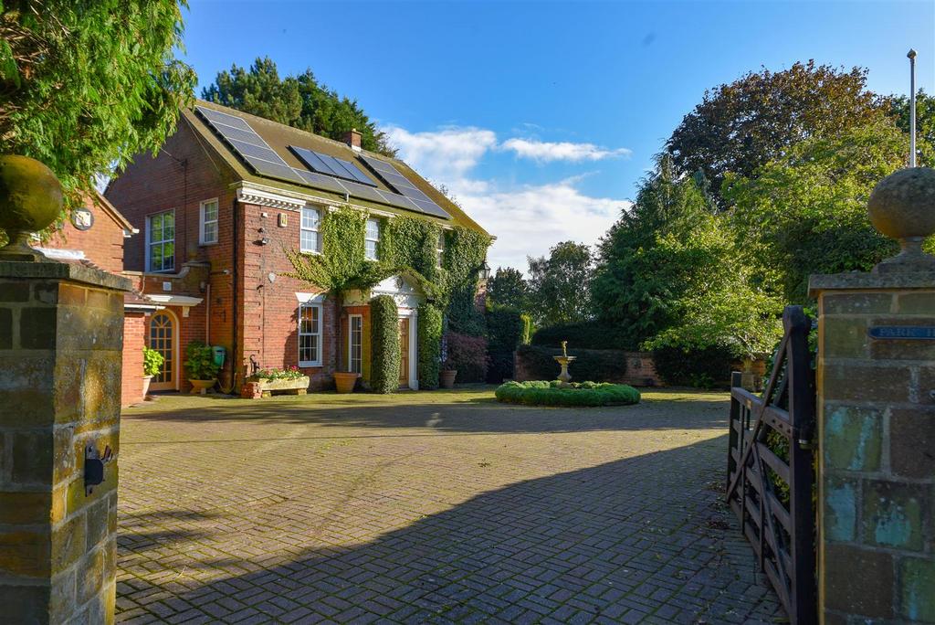 Park Lane, Harpole, Northampton 4 bed detached house for sale £925,000