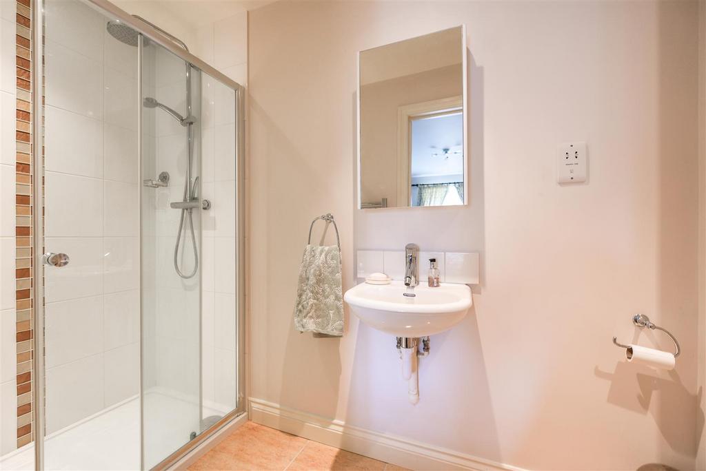 Shower room en suite