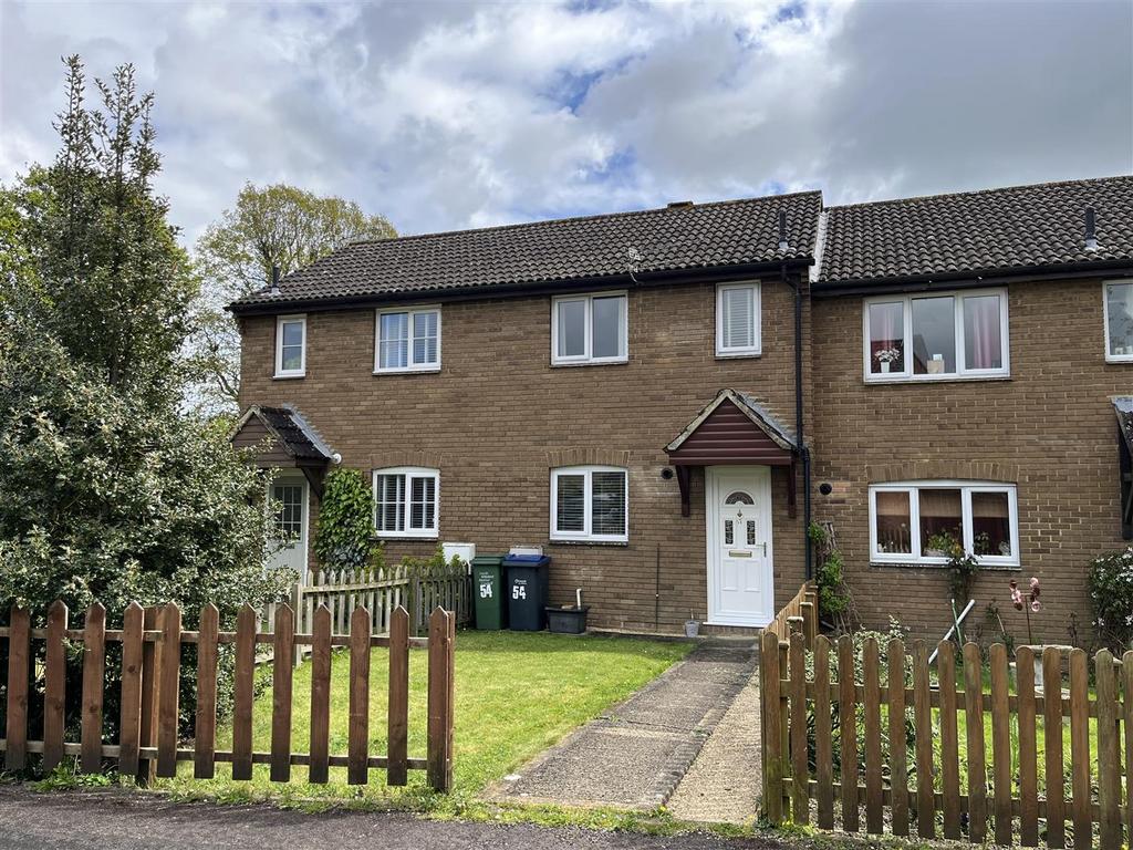 Buckingham Road, Chippenham SN15 2 bed terraced house for sale £240,000