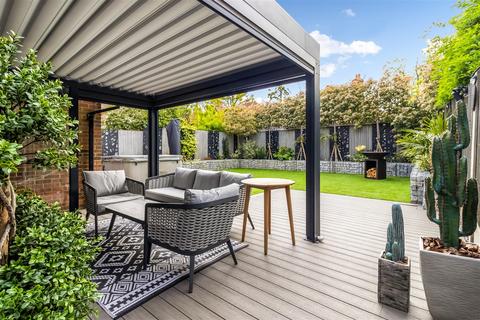 8 Thompsons Close, Cheshunt, Waltham Cross, EN7 5RF