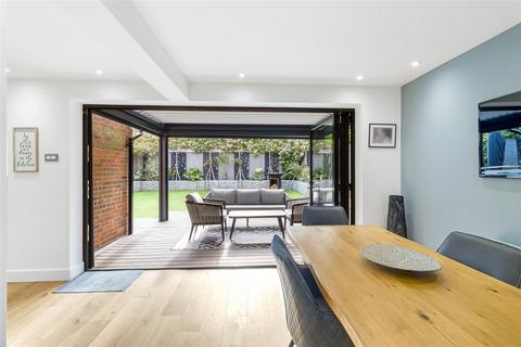 8 Thompsons Close, Cheshunt, Waltham Cross, EN7 5RF