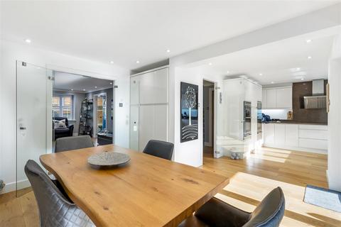 8 Thompsons Close, Cheshunt, Waltham Cross, EN7 5RF