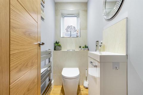 8 Thompsons Close, Cheshunt, Waltham Cross, EN7 5RF
