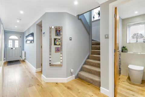 8 Thompsons Close, Cheshunt, Waltham Cross, EN7 5RF