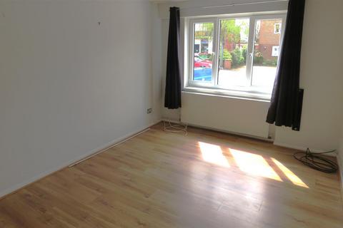1 bedroom property to rent, Lymington Road, New Milton