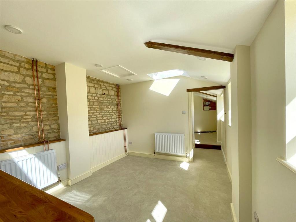 Open plan sitting room/kitchen