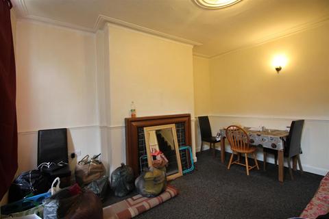 2 bedroom house to rent, Clifton Avenue, Leeds