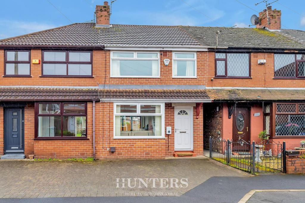 Oak Avenue, Alkrington, Middleton M24 2 bed terraced house for sale £