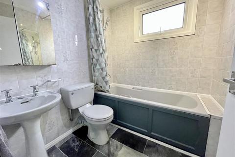 26 Chestnut Way, Newhaven, BN9 9XG