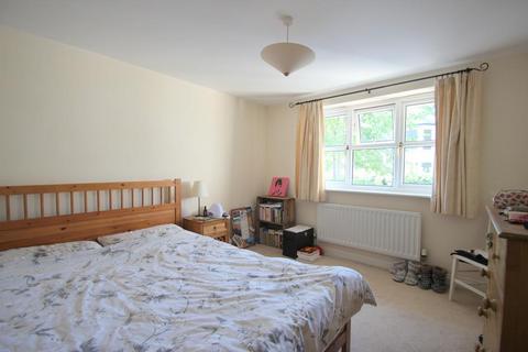 2 bedroom apartment to rent, Warwick Road, Redhill