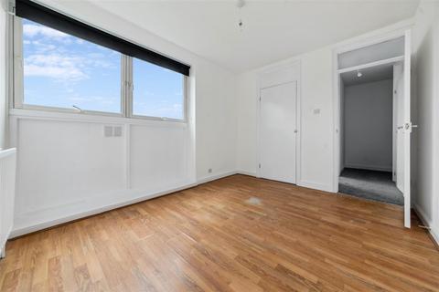 4 bedroom flat to rent, Fortrose Gardens, Streatham Hill, London