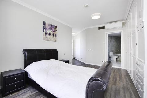 2 bedroom penthouse for sale, St John's Wood Court, London NW8
