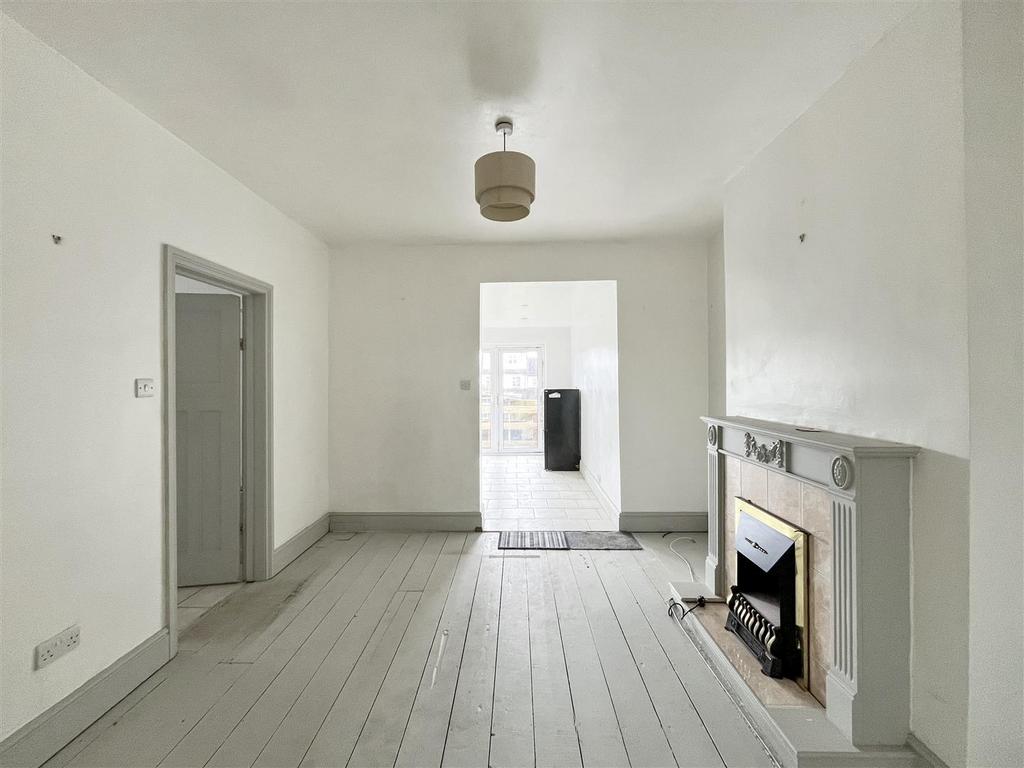 Ground Floor Flat Entrance/Lounge