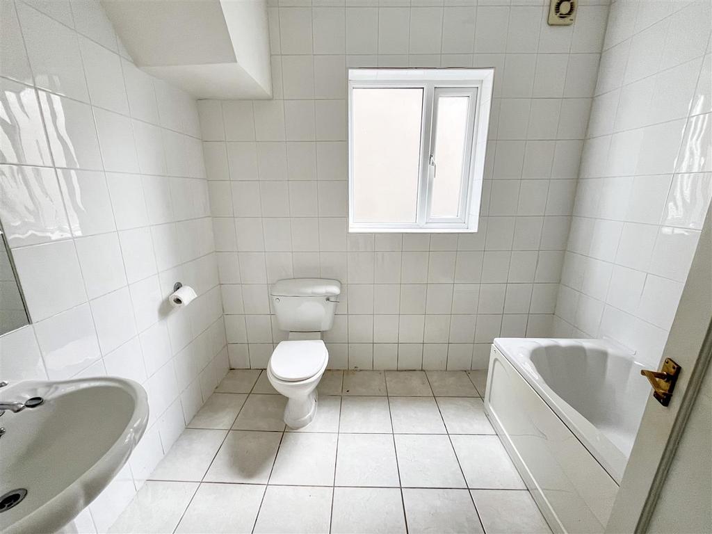 Ground Floor Flat Bathroom