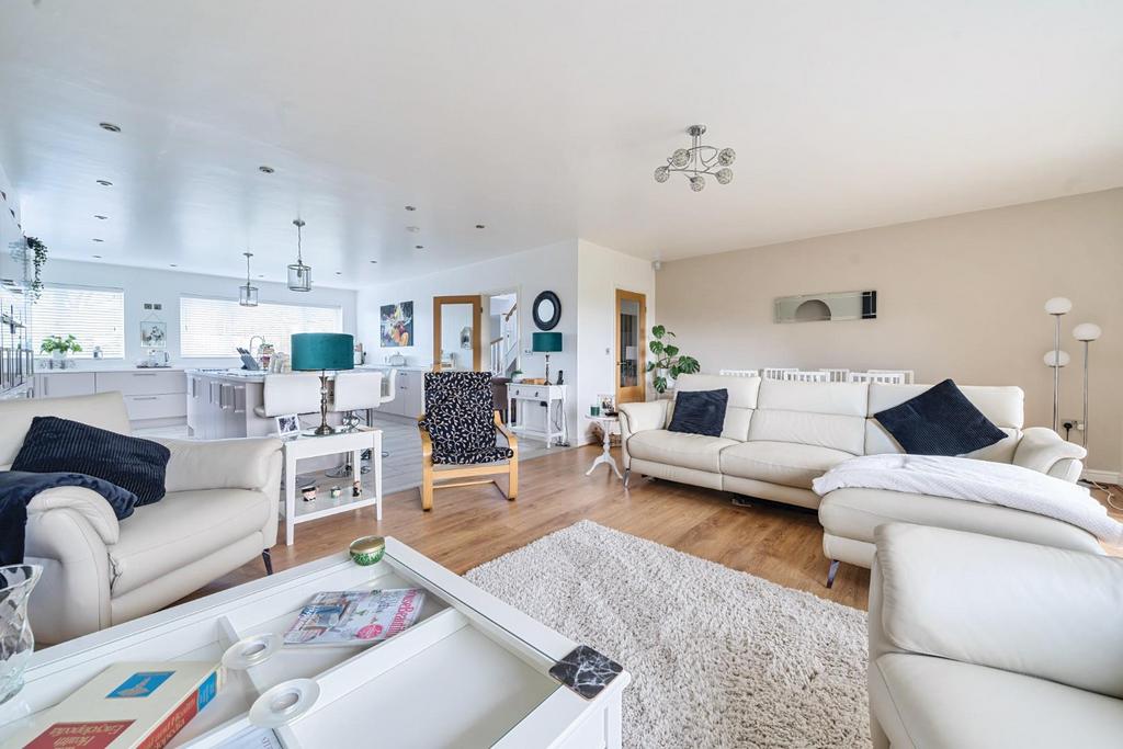 Living/Dining Area