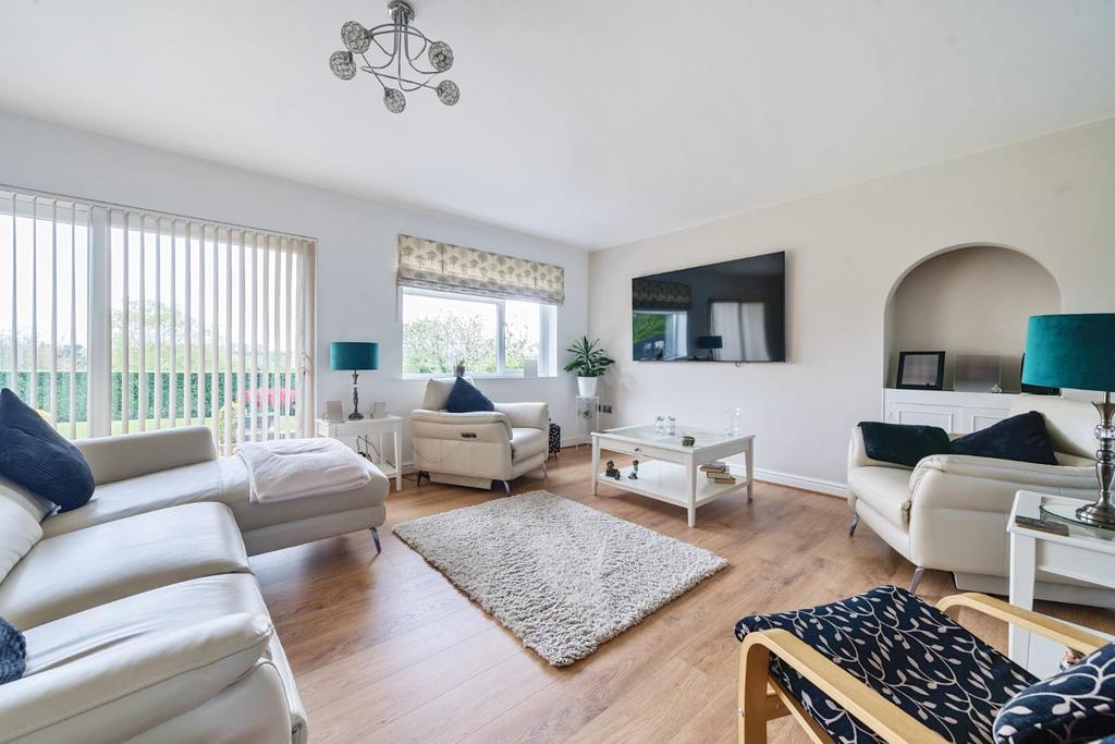 Living/Dining Area