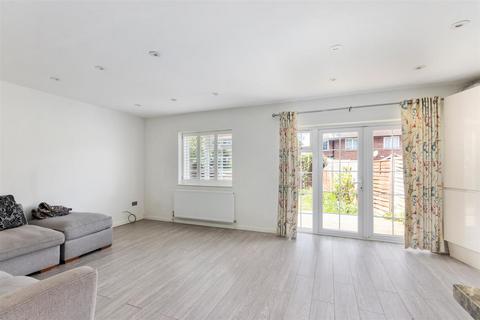16 Darley Gardens, Morden, SM4 6QF