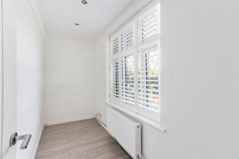 16 Darley Gardens, Morden, SM4 6QF