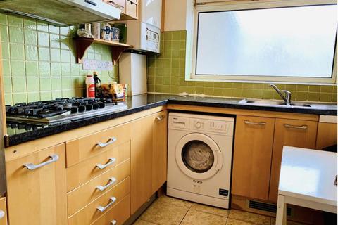 3 bedroom house share to rent, Tarling Street, London E1