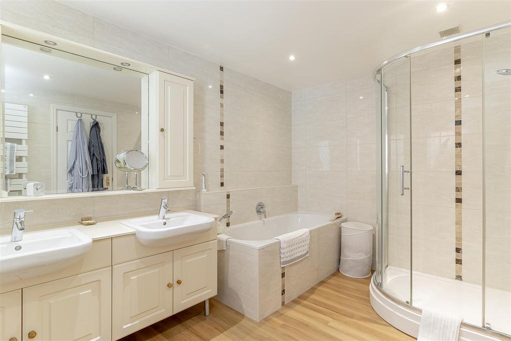 Master Bedroom Ensuite.jpg