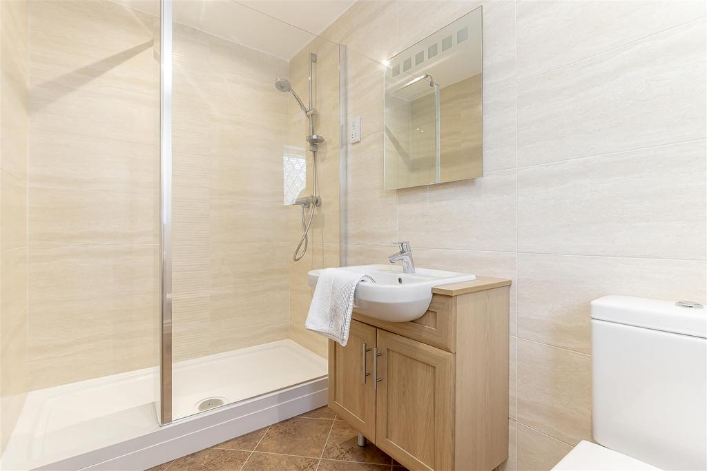 Bedroom 2 Ensuite.jpg