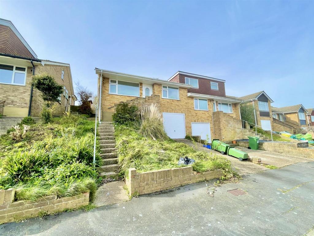 Valley Close, Newhaven 3 bed semidetached house for sale £260,000