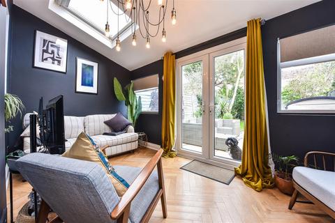 4 bedroom terraced house for sale, St. Albans Road, Southsea