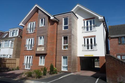 2 bedroom apartment to rent, Beaconsfield Road, Littlehampton BN17